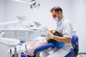femme-patiente-chez-dentiste